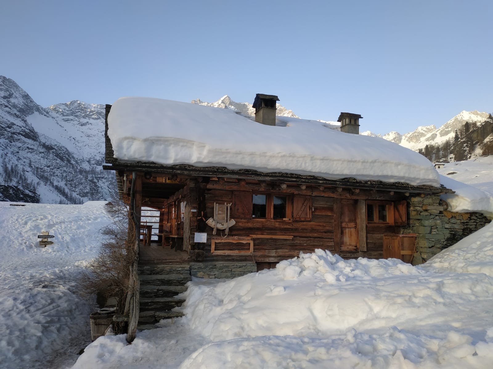Il rifugio Zar Senni in inverno