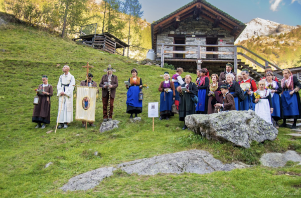 Costumi Walser al Rosario Fiorito di Alagna